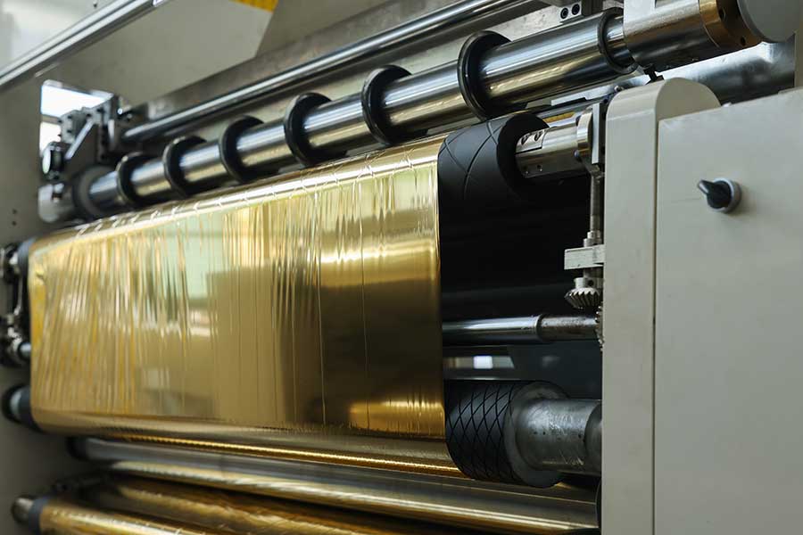 工業(yè)級電化鋁分切機(jī)：為何耐磨損與抗腐蝕性能至關(guān)重要？